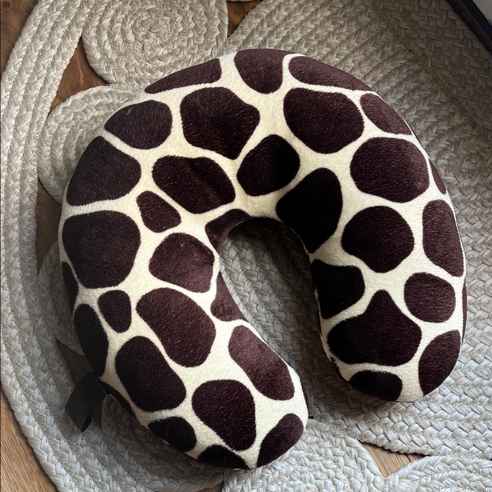 Travel neck pillow